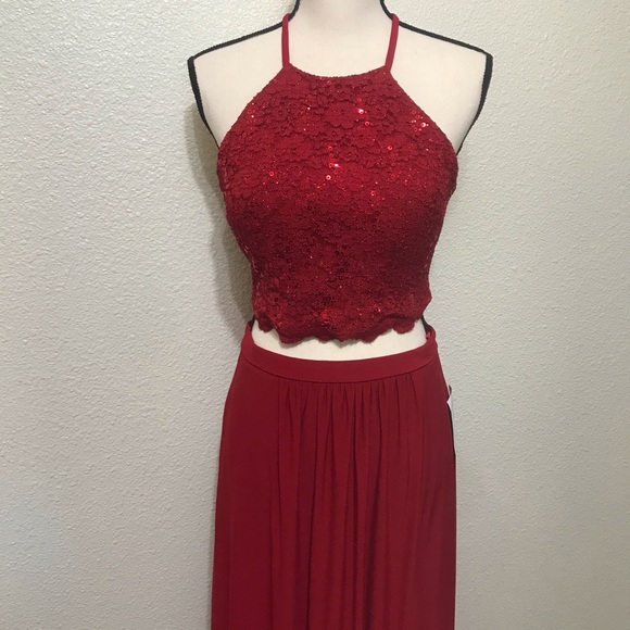 Morgan & Co. Two-Piece Scarlet Lace Evening dress - Picture 5 of 8